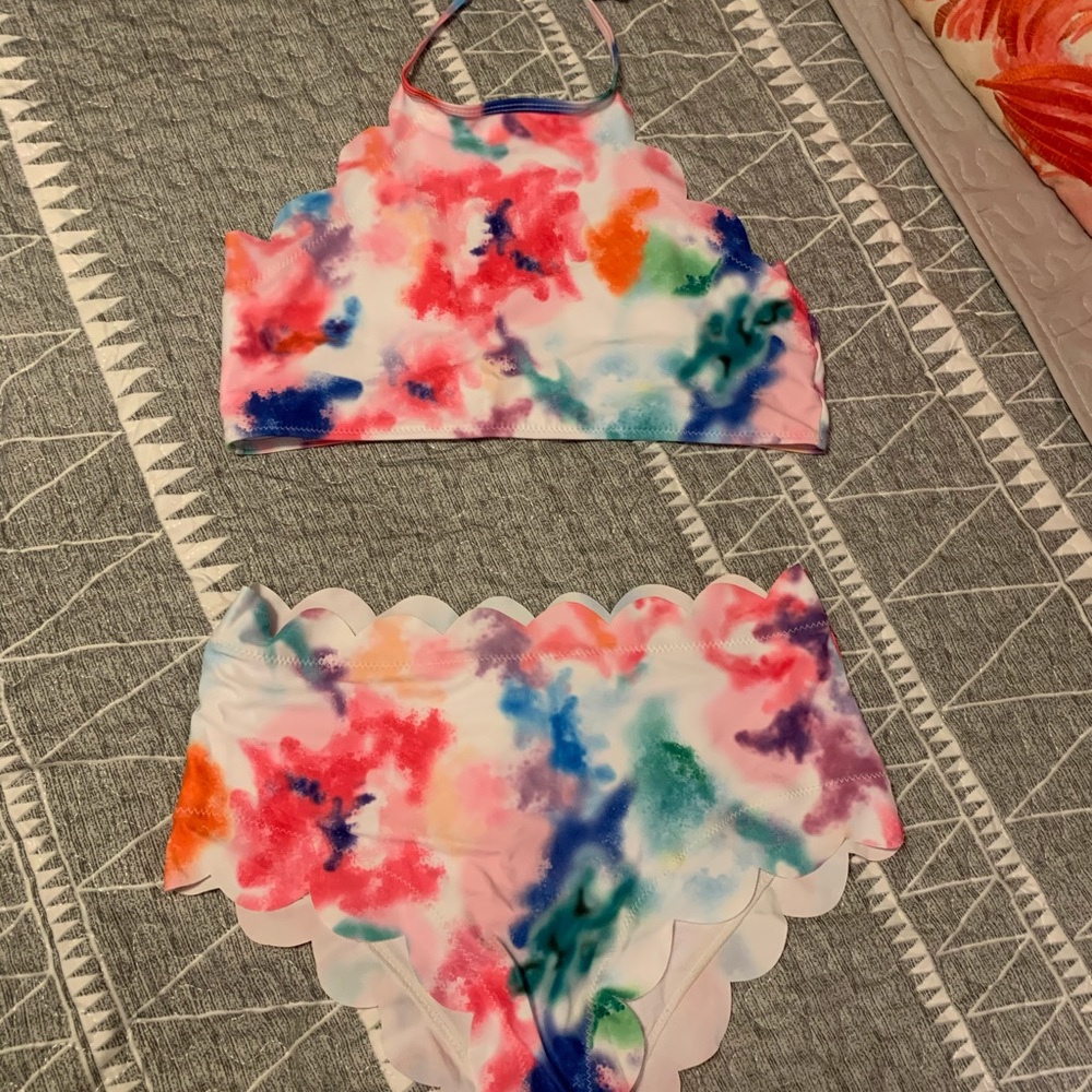 NWT Scalloped Bikini